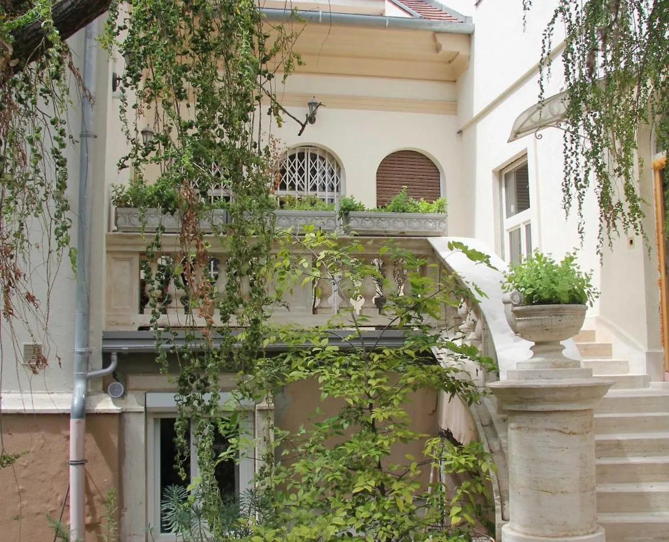 Nestled Romance, Buda'S Hilltop Heaven 布达佩斯 0*,  匈牙利